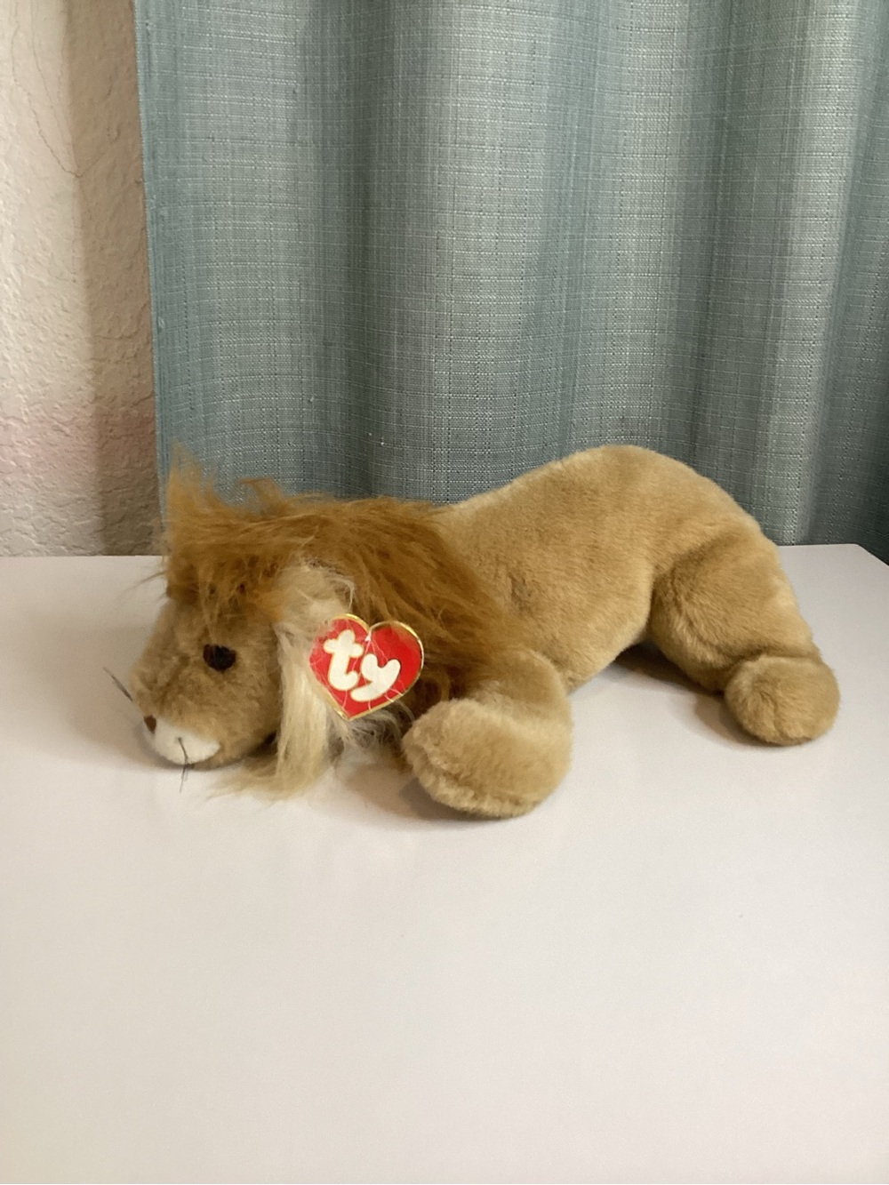 New Old Stock Classic 1996 Ty Plush LEO the Lion, 3rd Generation Large Heart Tag